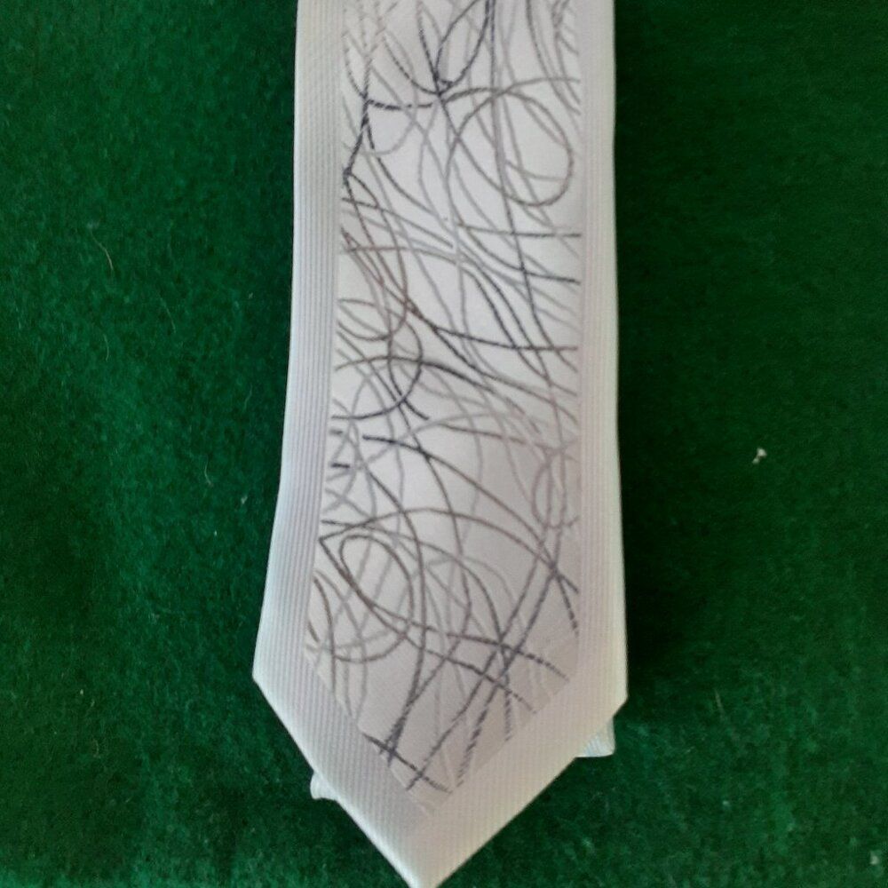Cochella Menâs Gray & Silver Necktie | Elegant Patterned Tie